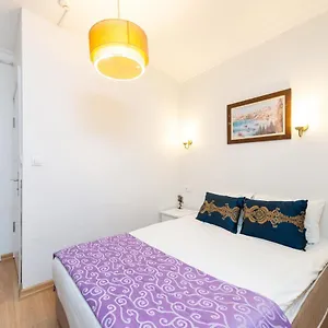 House Hotel